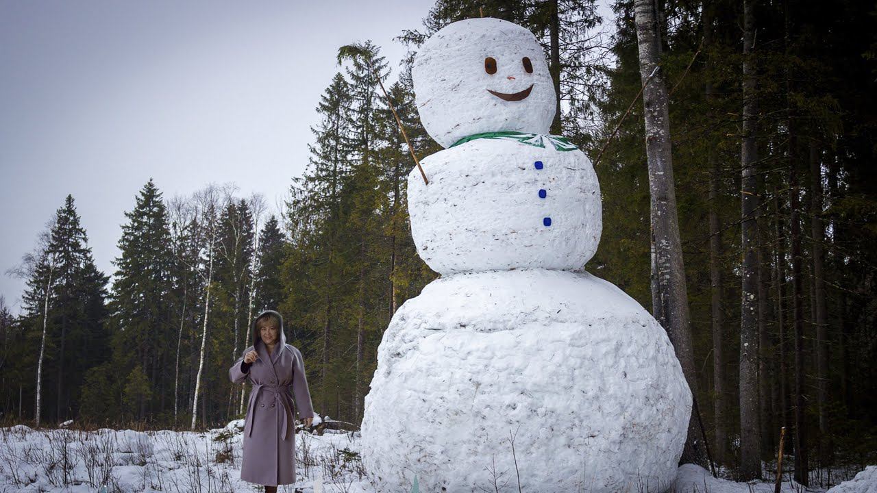 ВЫПАЛ ПЕРВЫЙ СНЕГ - лепим огромную снежную бабу) смотреть онлайн