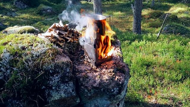 Поход в лес,летний отдых в лесу,готовка на печке щепочнице. смотреть онлайн
