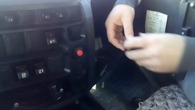 Камаз 4308. Установка USB зарядки для телефона. смотреть онлайн