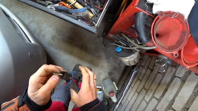 Замена поводка стеклоочистителя. смотреть онлайн