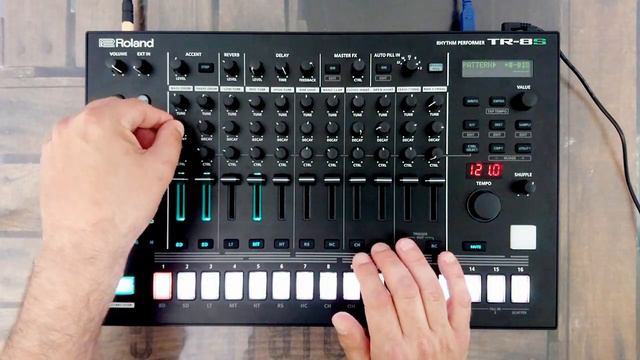 Colors : Dub Techno w/TR8S смотреть онлайн