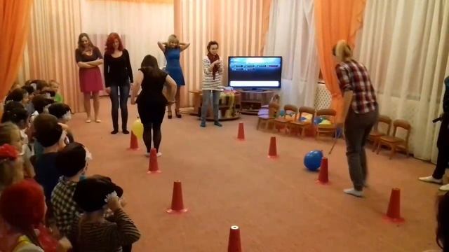 День матери в детском саду 2016. Эстафета мам смотреть онлайн