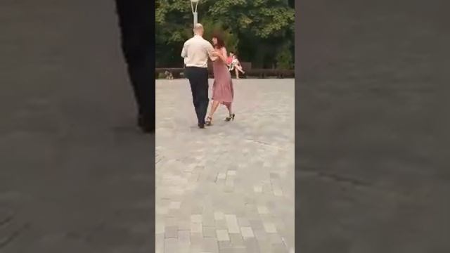 Николай Иванов и Наталья Бабич. Танго в Приморском парке (17.08.19) смотреть онлайн