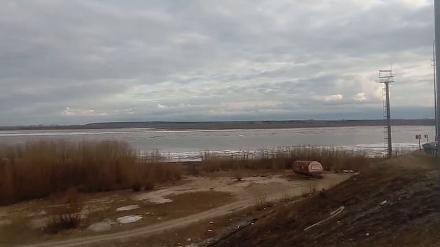 Лёд тронулся на реке Обь 30.04.2021 смотреть онлайн