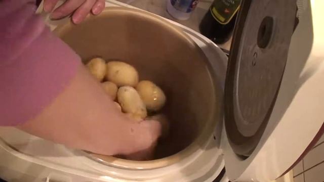 Запеченная КАРТОШКА В МУЛЬТИВАРКЕ: просто, быстро, вкусно! смотреть онлайн