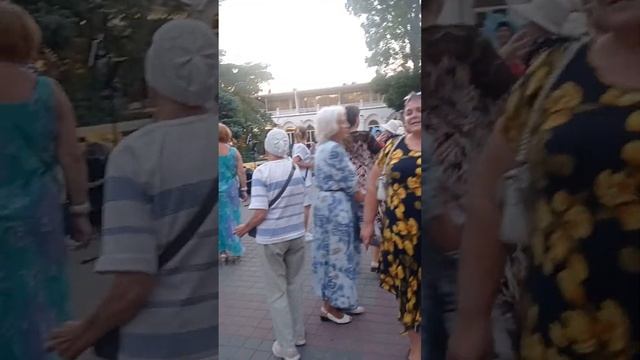 Айцин паравоз :) Танцы на Приморском бульваре Севастополь смотреть онлайн