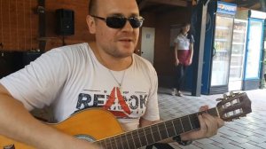 Живое исполнение в кафе на набережной."Любимая женщина" Николая Пилюгина.