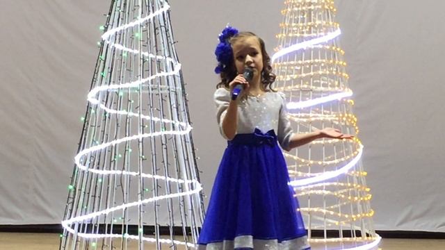 Пушина Ксения - Рождество (Тихо шепчут, падая, снежинки) смотреть онлайн