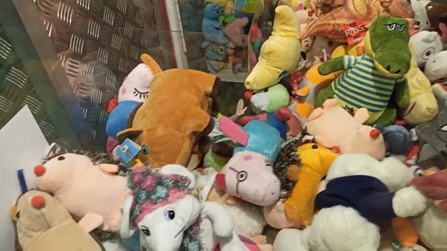 Играю в автомат с Игрушками #40 / 3 Большие игрушки / Автомат с игрушками / Хватайка / Кран машина смотреть онлайн
