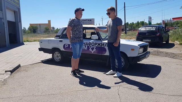 82 - й автомобиль криптовалюты PRIZM в Волжском. ВАЗ 2105 - БЕЛЫЙ - В125ВМ53 смотреть онлайн