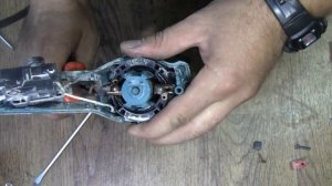 Перфоратор Makita HP2470, как заменить щетки/ How to replace brushes on a hammer drill Makita HP247