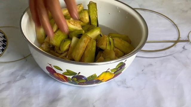 Қытырлақ баклажан салат.Салат с хрустящими баклажанами. смотреть онлайн