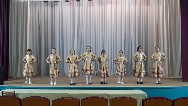 Ансамбль девочек "Йәйғор" Башкирский танец "Косилка-молотилка" смотреть онлайн