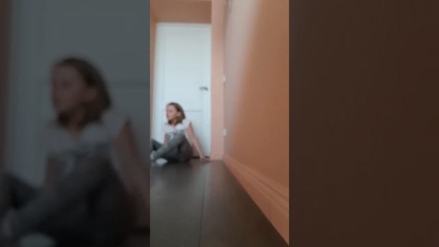 Как сделать стойку на локтях у стены смотреть онлайн