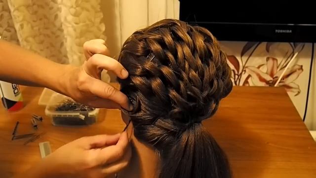 Свадебная прическа с розой из волос.gaya rambut rose Wedding hairstyle Rose hairstyle Kapralova Olg смотреть онлайн