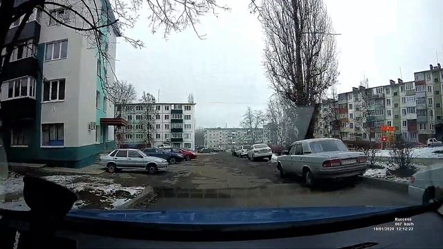 Мусорные контейнеры для вторсырья в городе. смотреть онлайн