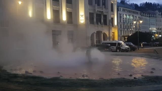 Гейзер в Карловых Варах. смотреть онлайн