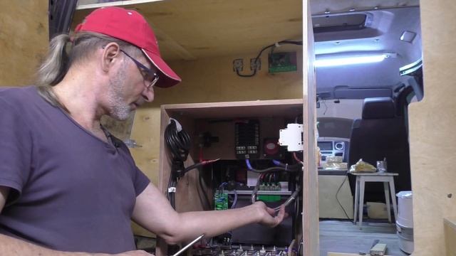 Энергоустановка нашего автодомика - 3 кВт, 4.5 кВт.ч. смотреть онлайн