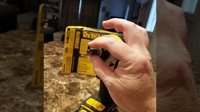 DeWalt 3/8 " Impact Wrench w/ Hog Ring Anvil (tool only) DCF890B смотреть онлайн