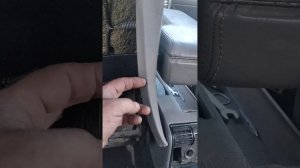 Как разобрать спинку кожаного сиденья Ауди 100 с4. Ремонт подлокотника.