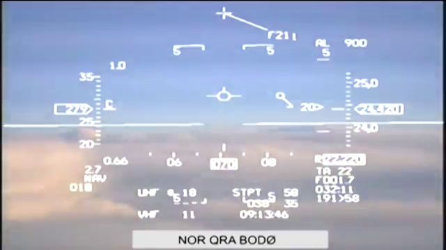 Русский Су-34 в опасной близости от норвежского F-16! смотреть онлайн