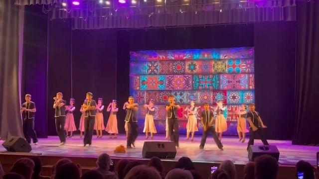 Ансамбль Арин-Берд, с танцем Хапама.