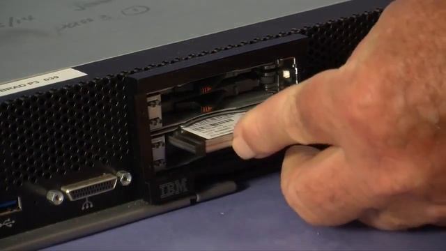 Lenovo Flex x240 M5 installing a solid state drive смотреть онлайн
