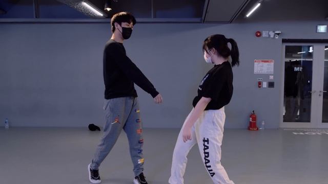 Tones and I - Dance Monkey / Learner's Class смотреть онлайн