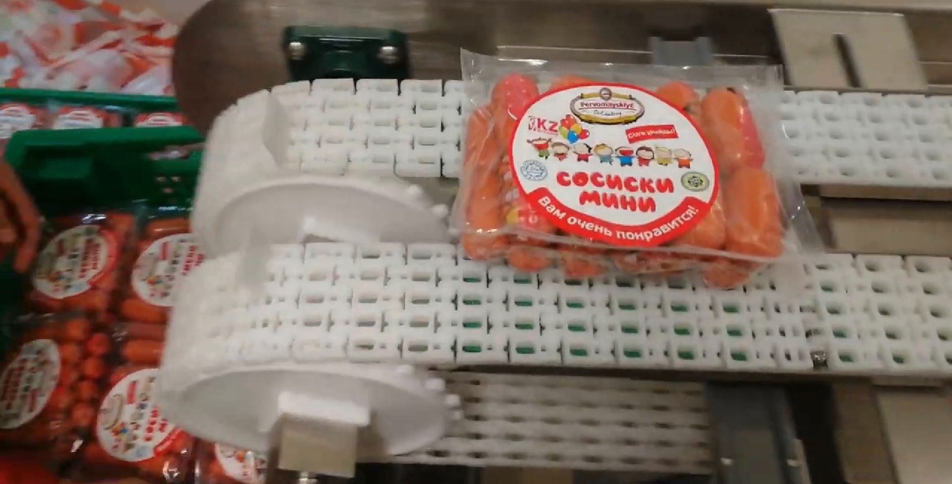 Нанесение этикетки на мягкий лоток АЭК60 смотреть онлайн