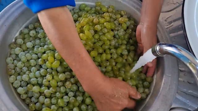 БАБУШКА СОБИРАЛА ВИНОГРАД И ВАРИЛА ВАРЕНЬЕ Азербайджанская Кухня Деревенская Кухня Рецепты смотреть онлайн