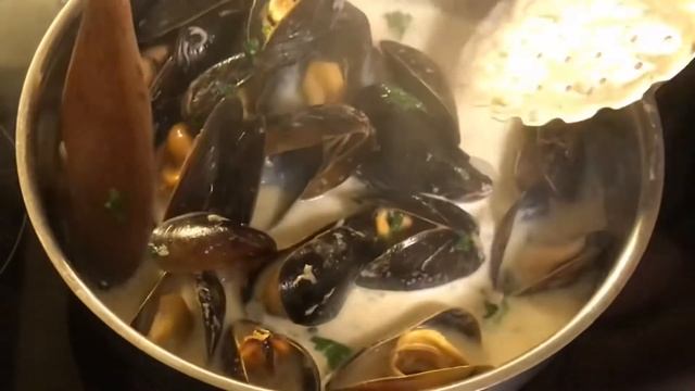 Спагетти «лингуине» с мидиями в соусе ? #stayathome #cookwithme