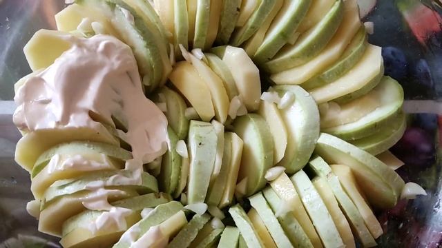 Кабачки с картошкой, запеченные в духовке смотреть онлайн