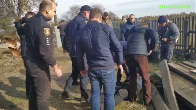 18+ У людей хотели конфисковать трактор и тут случилось непоправимое ! Упал и умирал на глазах ...