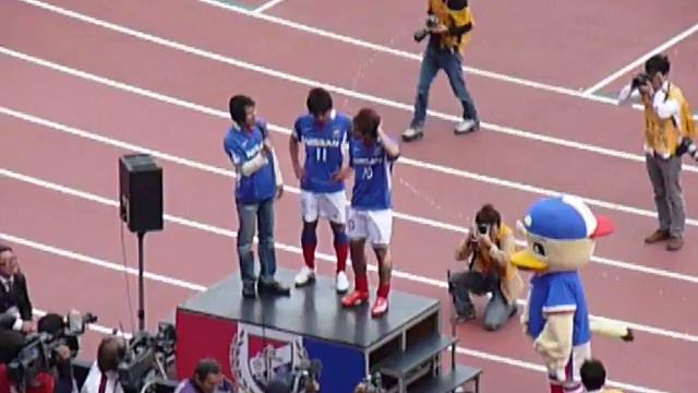 坂田大輔＆山瀬功治のヒーローインタビュー смотреть онлайн