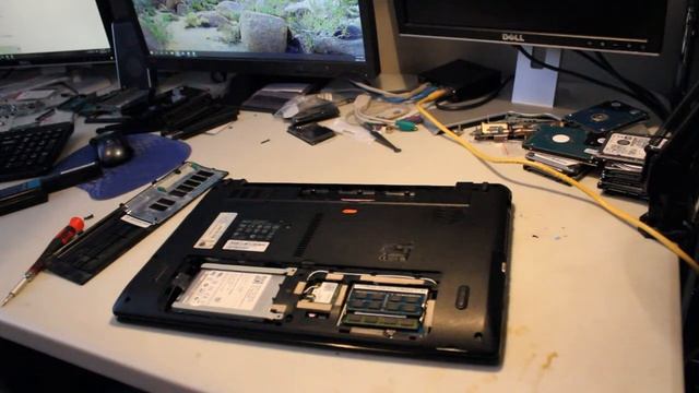Acer Aspire 5750 No LCD Display Fix (Bad RAM stick) смотреть онлайн