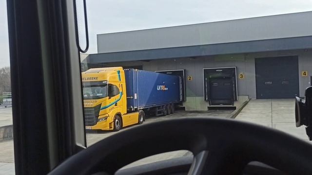 Girteka 2023. Подъезд под рампу под правую руку. Угостили печеньем Гиртека