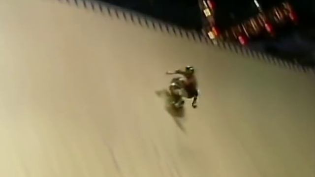 Жесткое падение скейтбордиста смотреть онлайн