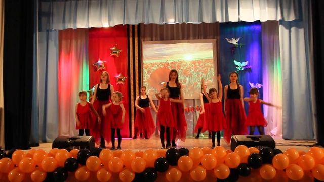 МКУ"КДЦ" с.Отказного Праздничная концертная бригада "Салют Победы" Танец "Маки" смотреть онлайн