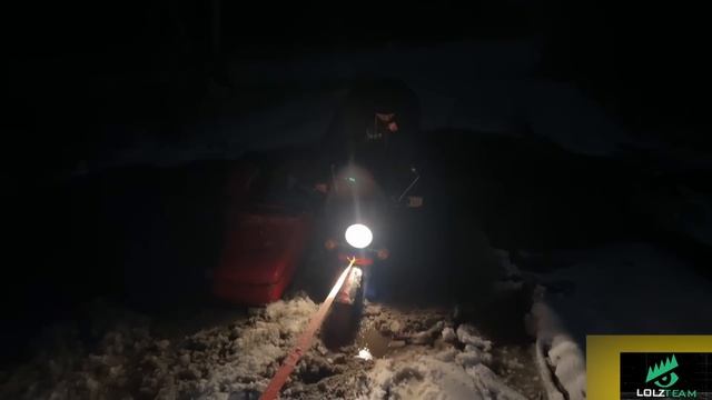 УТОПИЛИ ИЖ В БОЛОТЕ С ВОНЮЧИМИ ОТХОДАМИ | САМЫЙ УГАРНЫЙ СТРИМ ХАЗЯЕВ смотреть онлайн