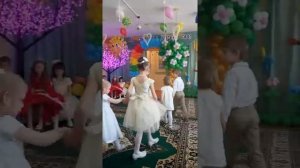 "Полечка для маленьких сандаликов"  Выпускной у Насти в саду.