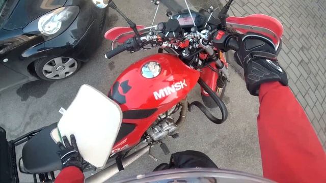 МотоЖизнь на Дороге? #1. Как общаться с водителями на мотоцикле. Пара странных ситуаций и прикол. смотреть онлайн