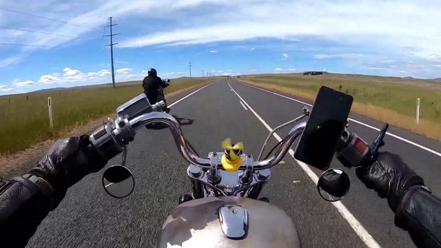 CUSTOM Suzuki Intruder 1400 Chopper!! Bombala bike show 2022 - The ride down - view in 1440 смотреть онлайн