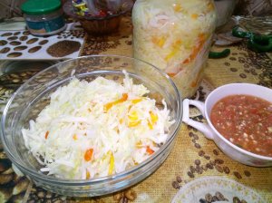 ? Быстрый рецепт маринованной капусты к столу