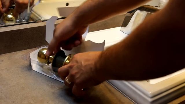 How to Replace A Door Knob Without Visible Screws смотреть онлайн
