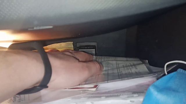 где OBD разъём в Лада Largus.