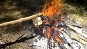 Уха из головы щуки на костре.