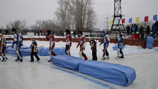 Выход участников соревнования . смотреть онлайн