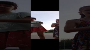 Лп учит меня танцевать старый тренд:
Yoonger - " Деньги звонят " : )