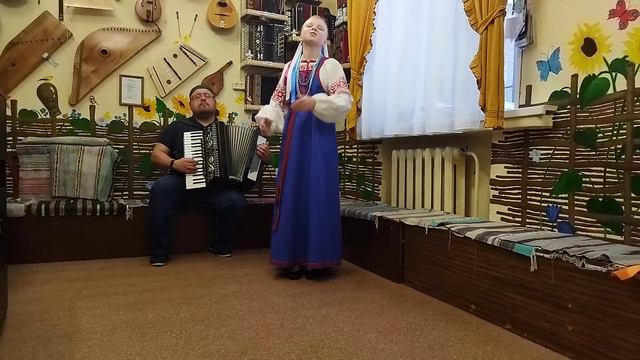 "Из-за леса, перелеса" исп. Лебедева Ева смотреть онлайн