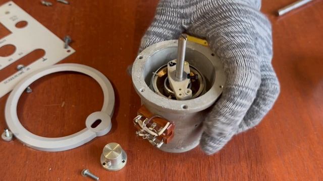 Разобрали Генератор сигналов низкочастотный Г3-106. Что же там внутри? смотреть онлайн